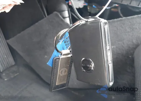 2026 Volvo Xc60 B5 Ultra z USA, uszkodzony, nr VIN YV4M12RM0T1388083